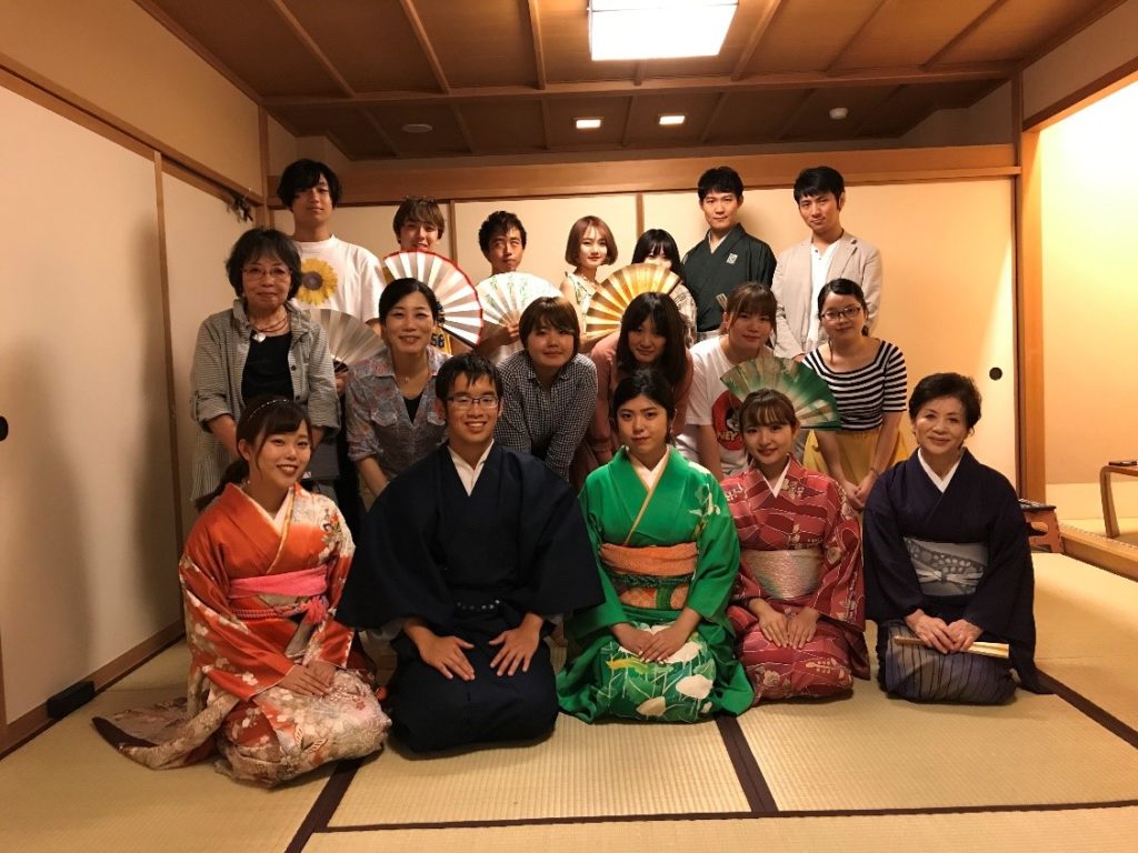 京都で留学生と伝統芸能の交流会を行いました。