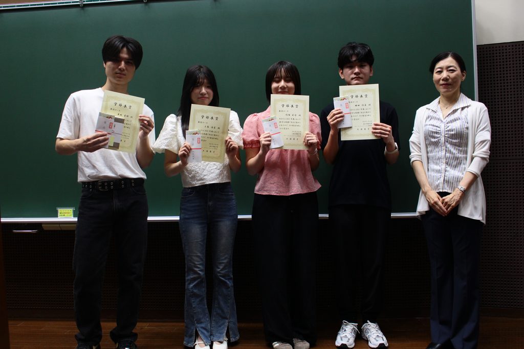 ２０２５年度学部長賞授与式を行いました。