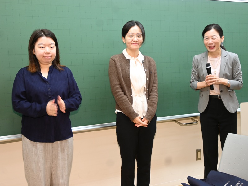 GＣ学部の授業「グローバル化と言語」で兵庫県国際交流員から中国と韓国の言葉や文化などを学びました。